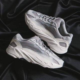 Yz 700 v2 nam
