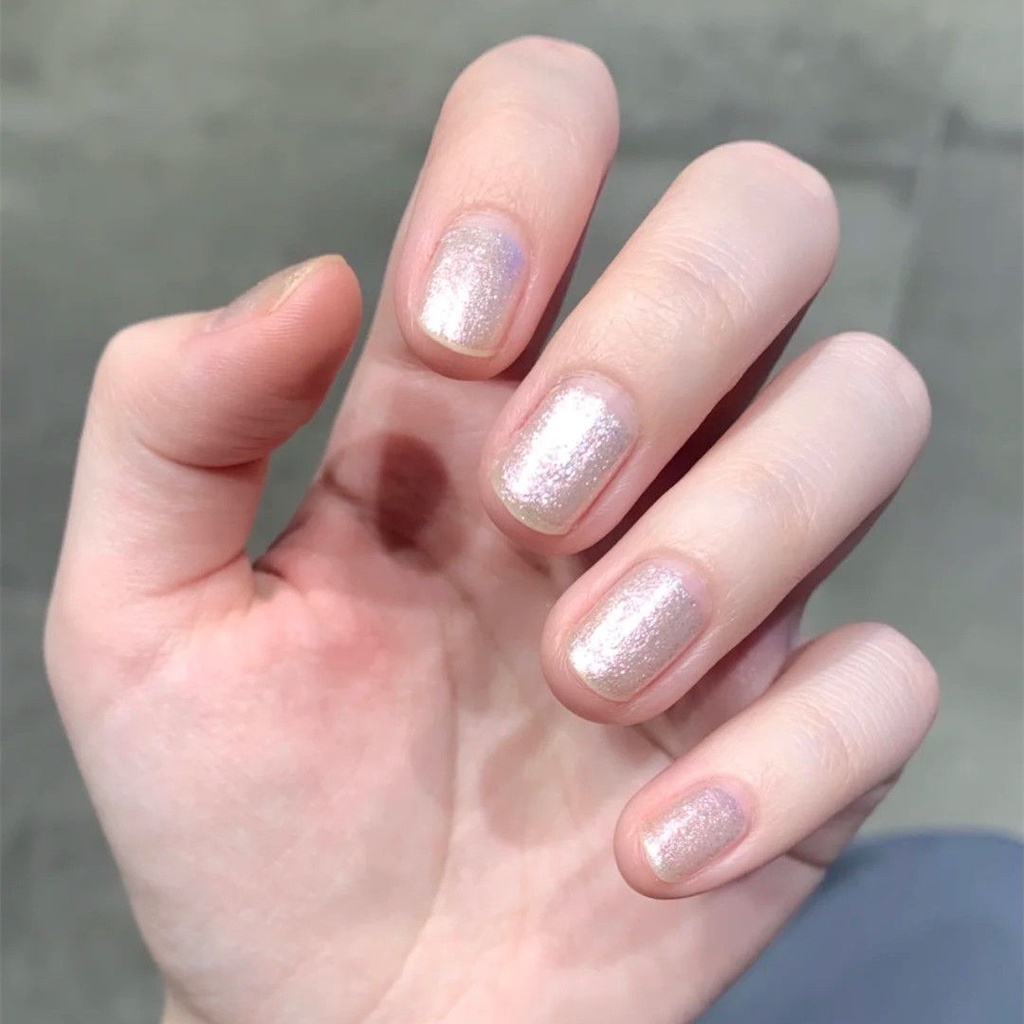 Sơn Móng Tay Màu Hồng Lấp Lánh Thời Trang