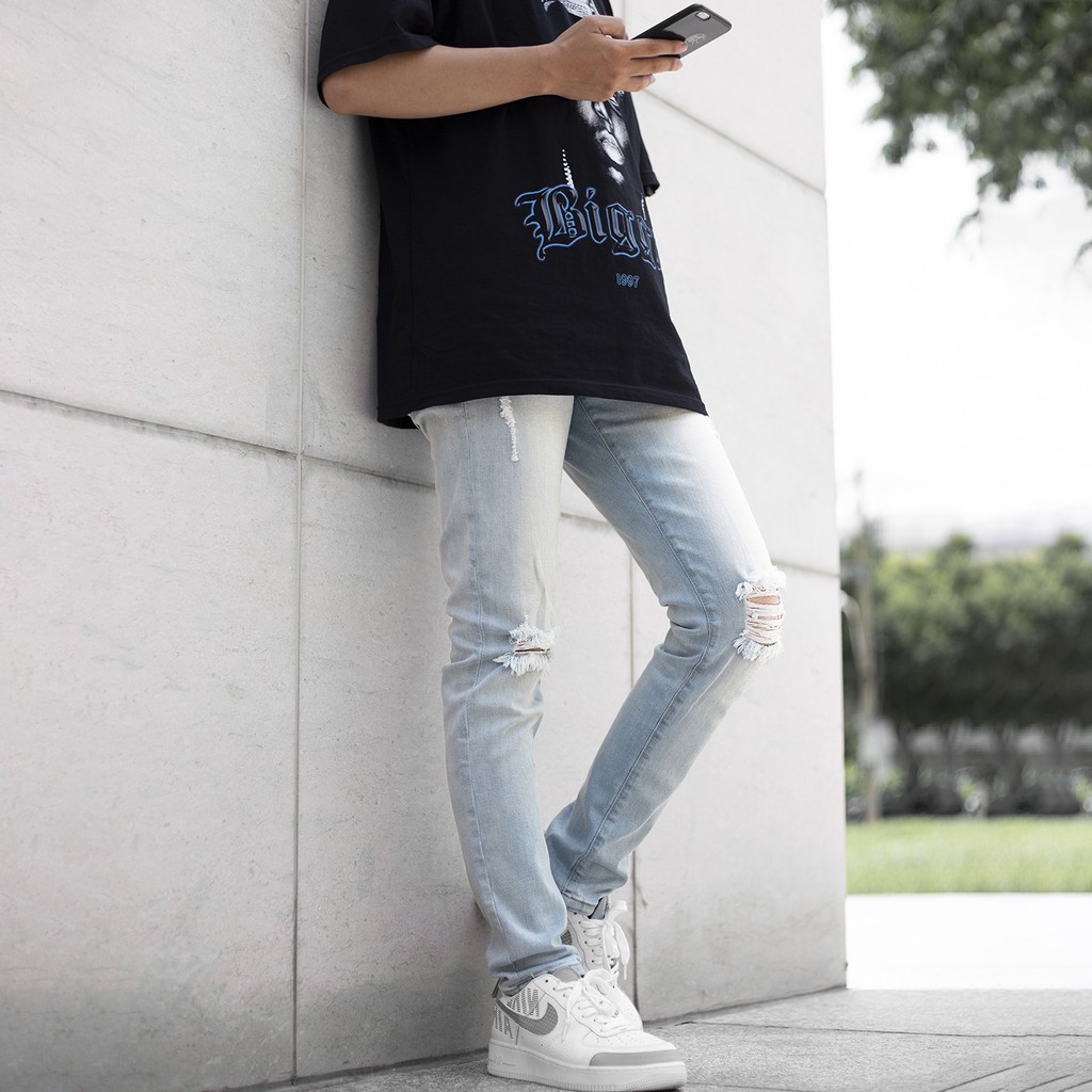 Quần Skinny Jeans Nam-Màu Xanh Nhạt-Rách Ngang Gối-Chất Liệu Cotton Co Giãn-Ống Đứng Dáng-Ống Ôm Chân Chuẩn Skinny | BigBuy360 - bigbuy360.vn