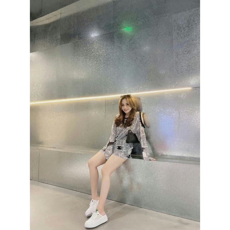 ÁO GIẤY BÁO DÁNG THỤNG HỞ VAI