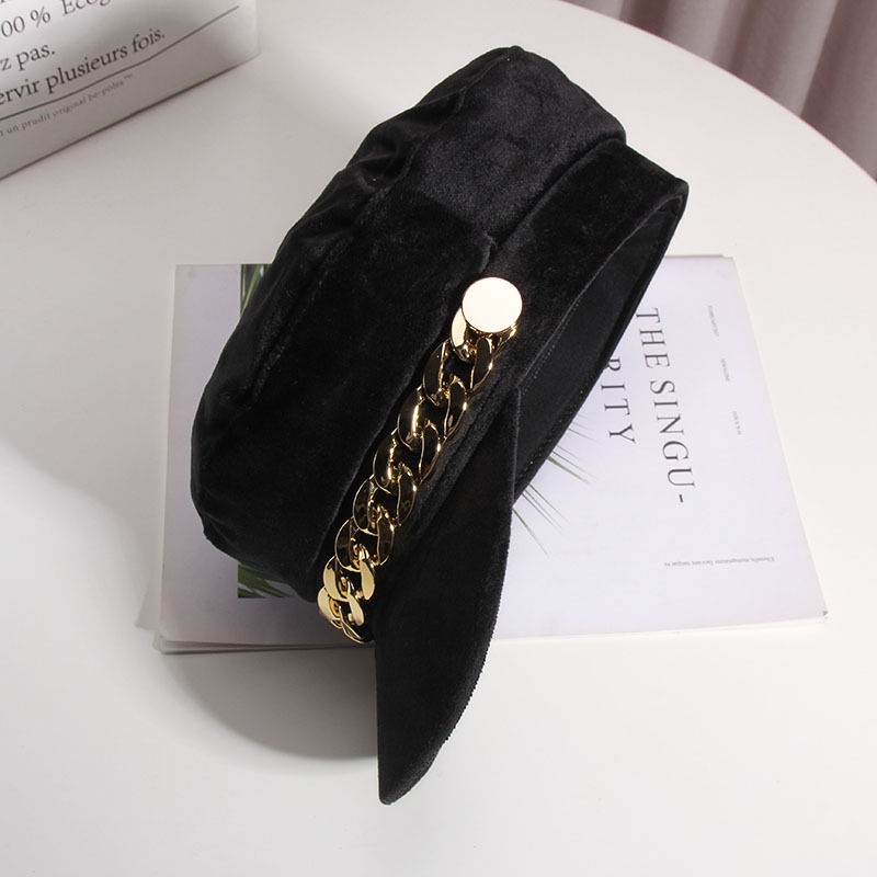 Mũ beret vải nhung màu đen phối dây xích thời trang thu đông dành cho nữ