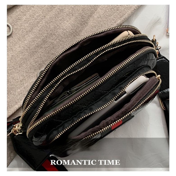 Túi xách dáng vuông đeo chéo hợp thời trang chất lượng cao