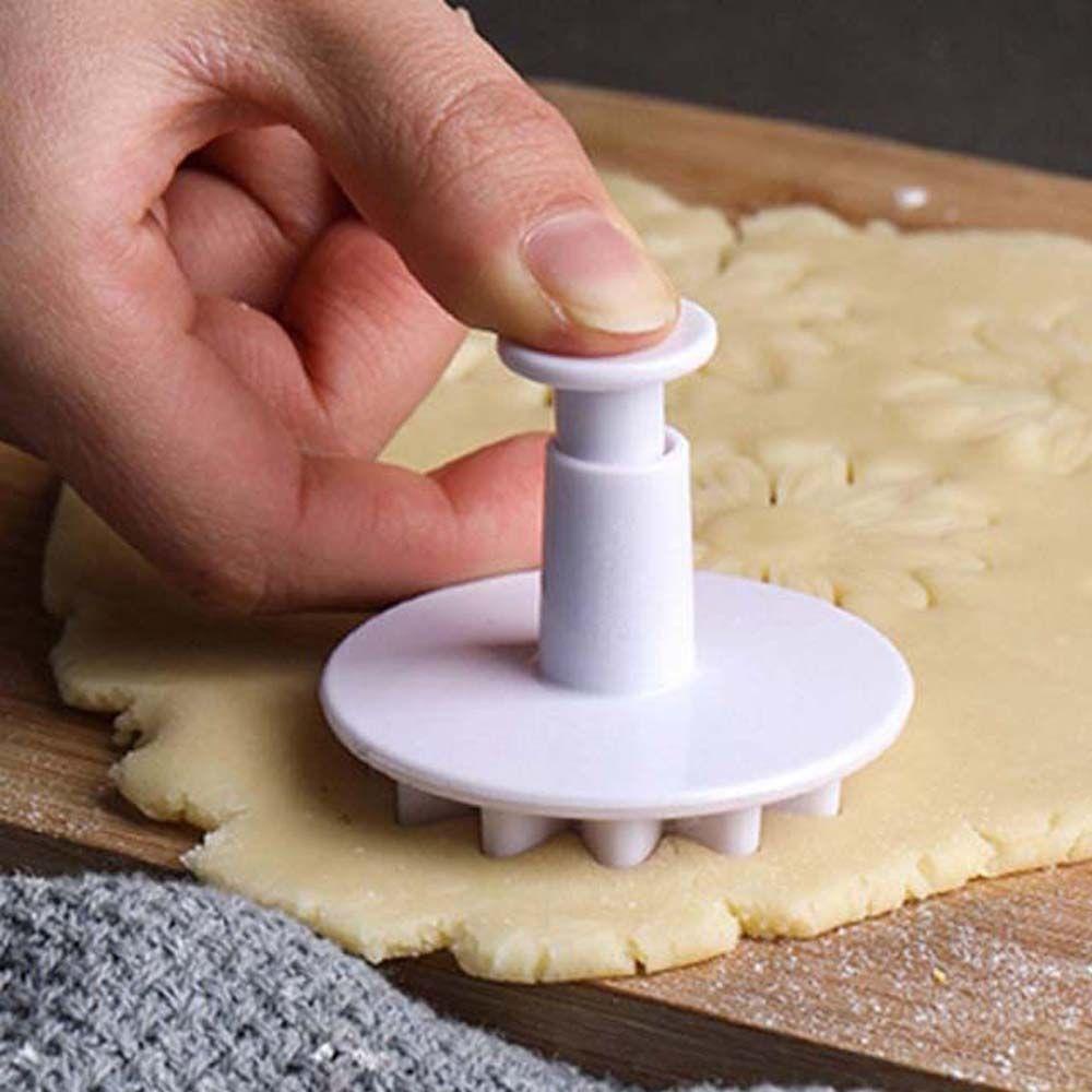 Khuôn Cắt Bánh Quy Bằng Nhựa Tiện Dụng