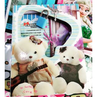 Sổ lưu bút nhật kí có khóa và hộp bảo vệ.