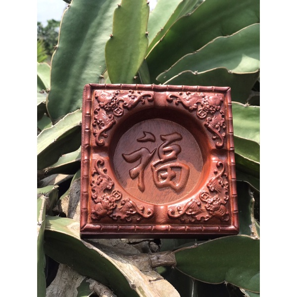 Bộ đồ gia dụng cho ngày tết bao gồm khay bánh kẹo , hộp đựng trà , hộp đựng giấy , gạt tàn , lọ đựng tăm.Làm từ gỗ hương