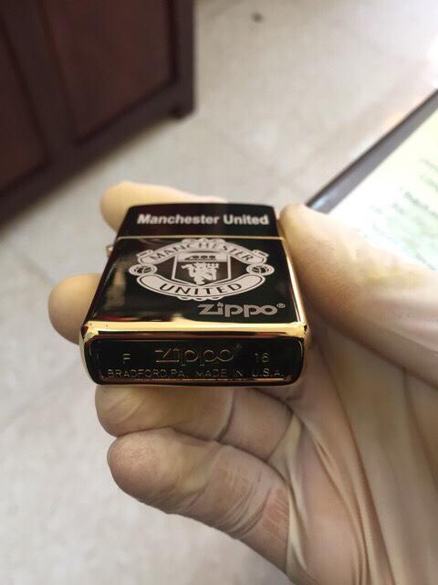 Vỏ Bật Lửa Zippo Logo Manchester United