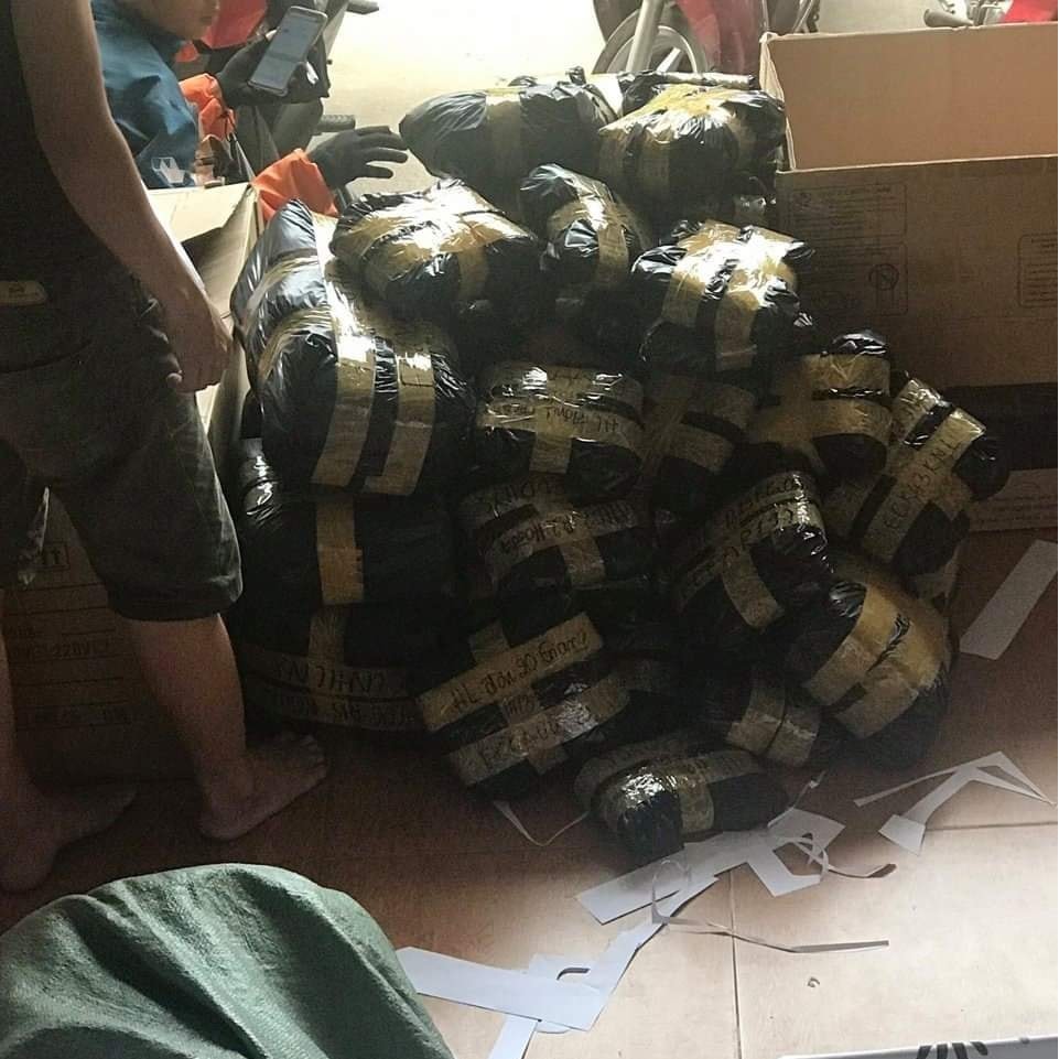 Combo áo thun gia đình , đủ màu , đủ size từ 8kg đến 100kg .