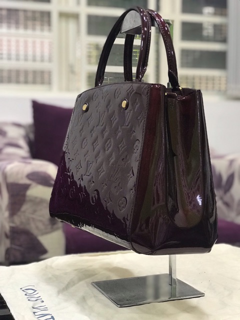 Túi màu đỏ mận