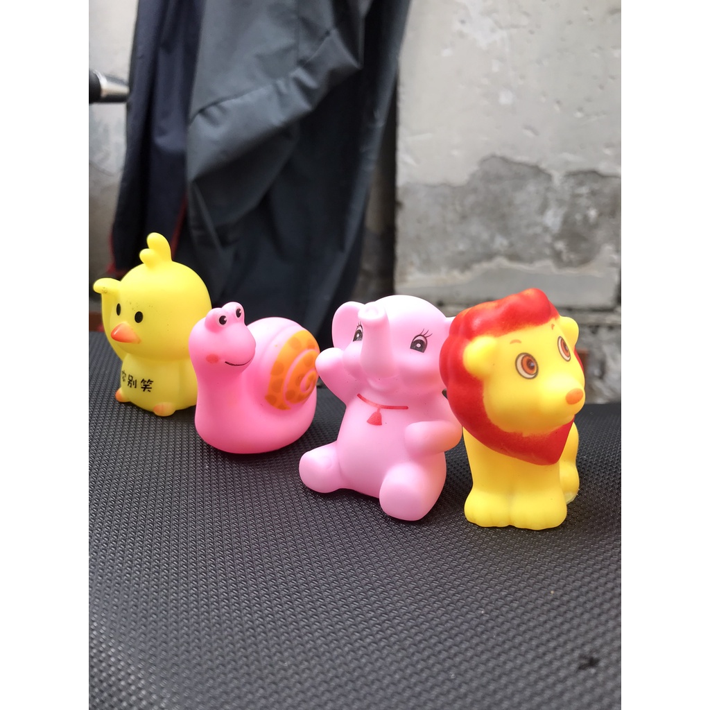 Con vật trang trí xe cute, ốp lọc gió
