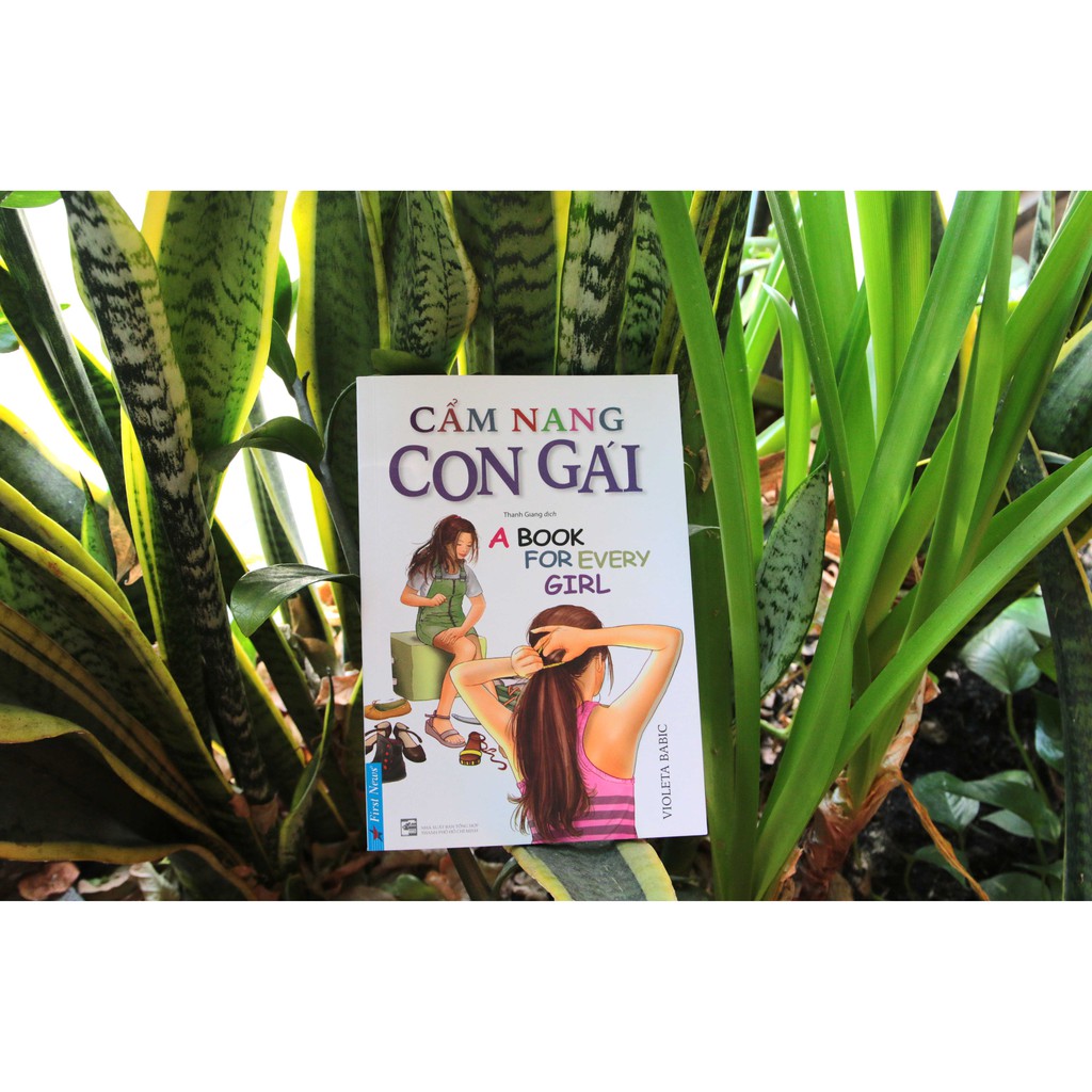Sách Cẩm Nang Con Gái (Tái bản 2021) First News  - FIN