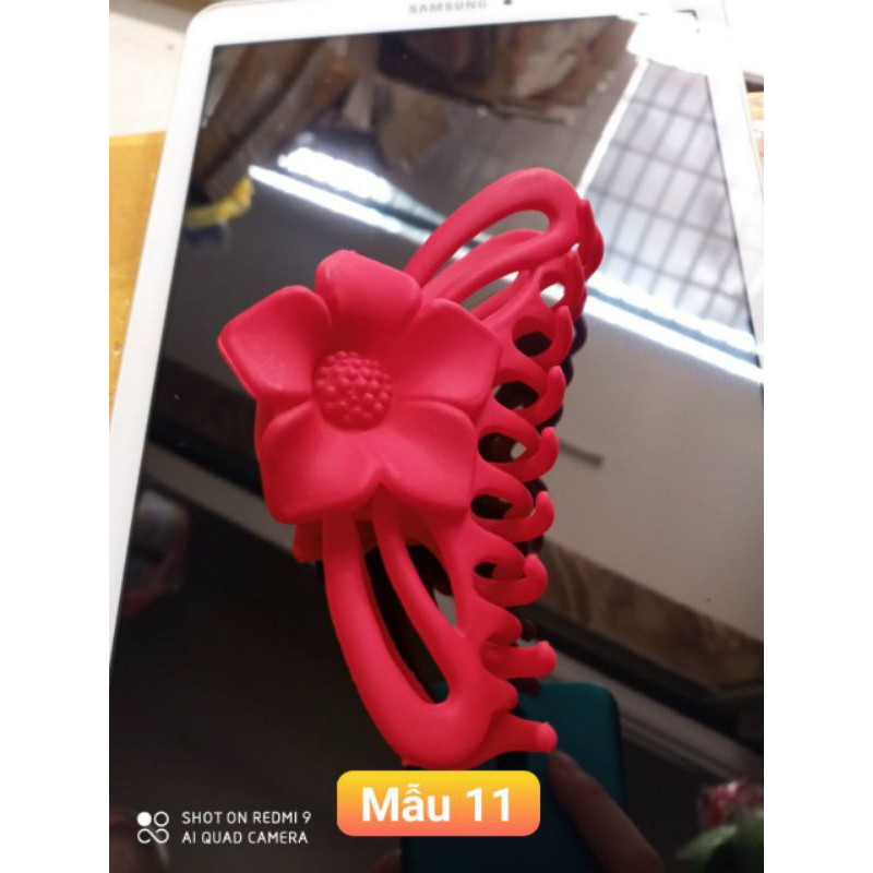 Kẹp tóc càng cua loại lớn. Mẫu mới nhất. Giá 18k 1 cái.Hàng đẹp chắc chắn