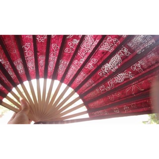 Quạt sừng châm kim rồng chầu mặt nguyệt màu đỏ 50cm