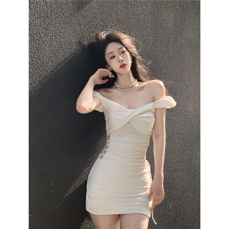 Đầm Ôm Dáng Tay Phồng Cổ Chữ v Khoét Rỗng Thiết Kế Ngọt Ngào Cho Nữ