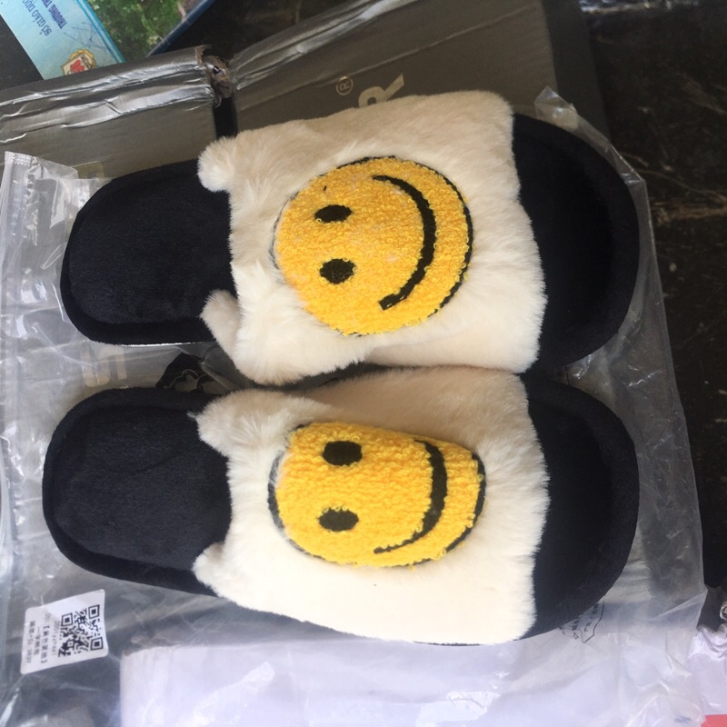 Dép bông hình mặt cười
