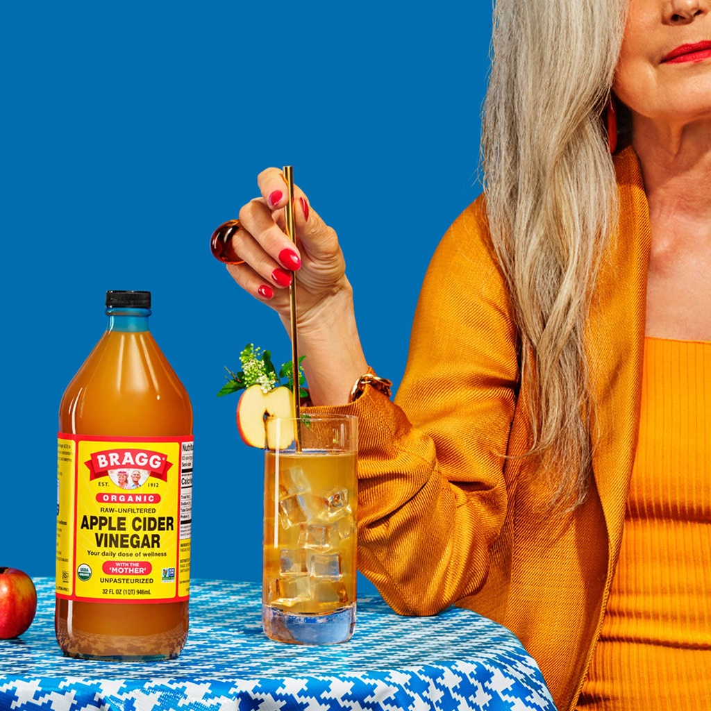 Giấm táo hữu cơ Bragg  chai 473ml và 946ml - Organic apple cider vinegar