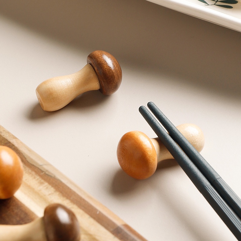 Set 2 giá đỡ đũa hình cây nấm bằng gỗ phong cách Nhật Bản dễ thương