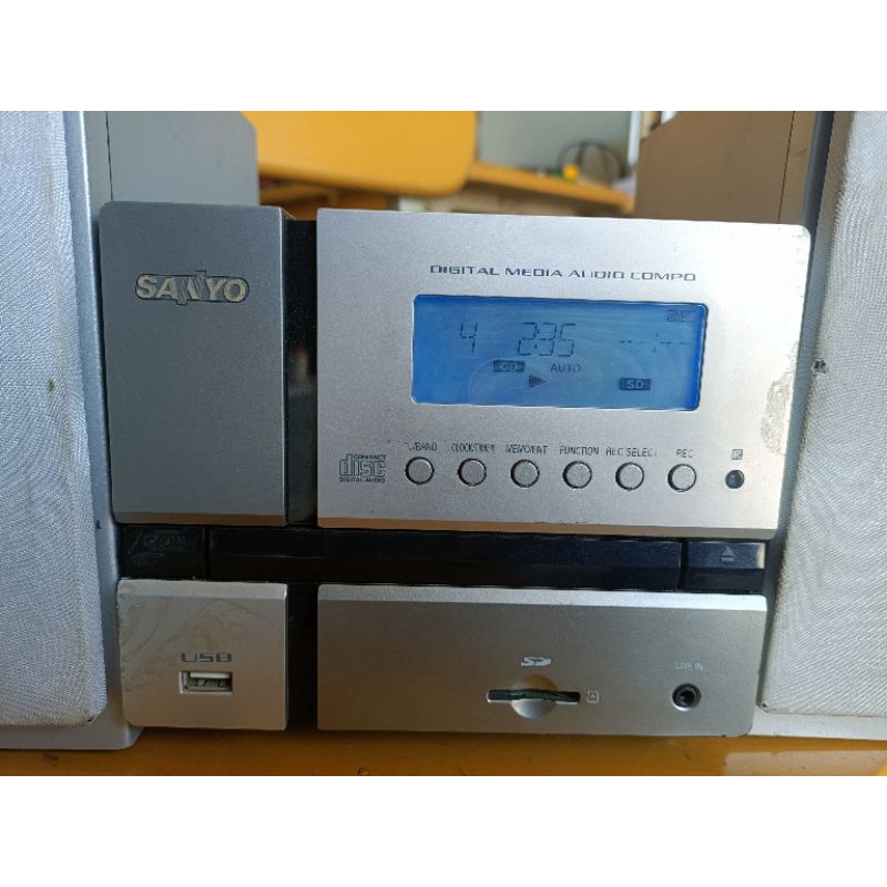 Dàn âm thanh nghe nhạc mini Sanyo UR100