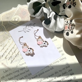Khuyên tai/ bông tai bò sữa trái tim và scrunchies bò sữa