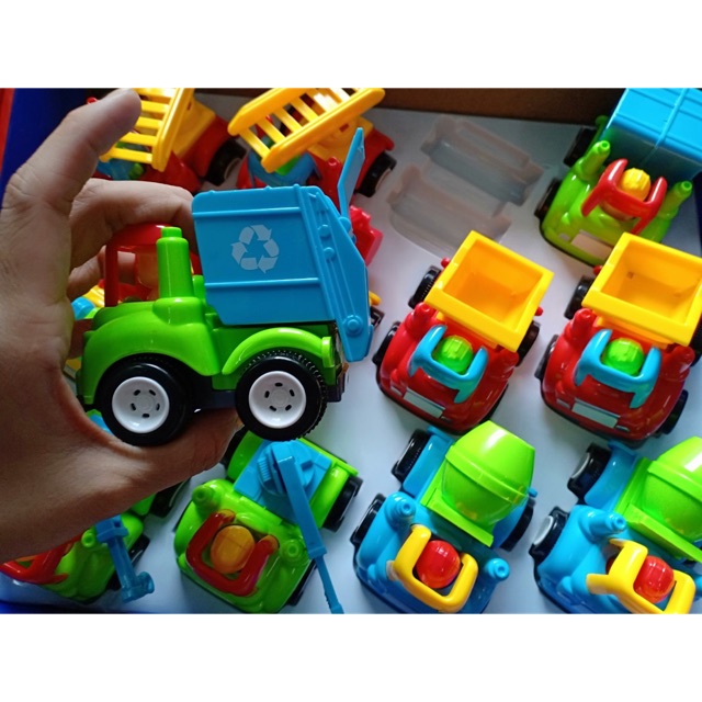 Xe chạy cót cho bé