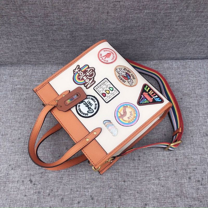 Túi COACH TOTE đơn giản