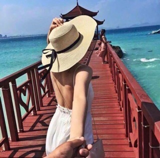 Nón cói rộng rành nơ