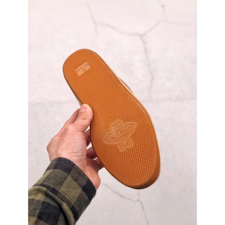 Giày thể thao Gucci Mickey Mouse