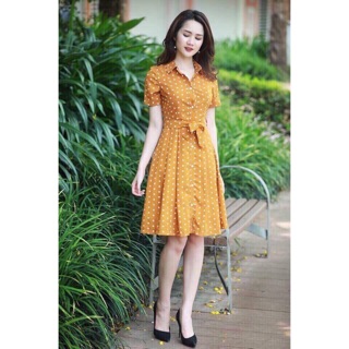 Đầm bi cổ sơmi công sở đính nút rời nhẹ nhàng duyên dáng