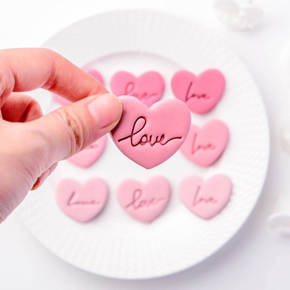 Khuôn Nhựa Cắt Bánh Trang Trí Hình Trái Tim Cho Ngày Valentine