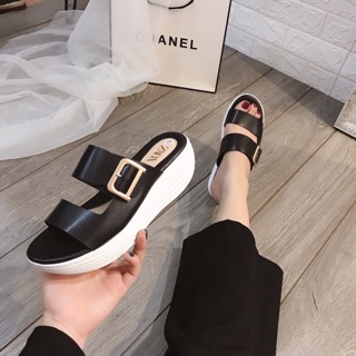 Dép đế xuồng đai D