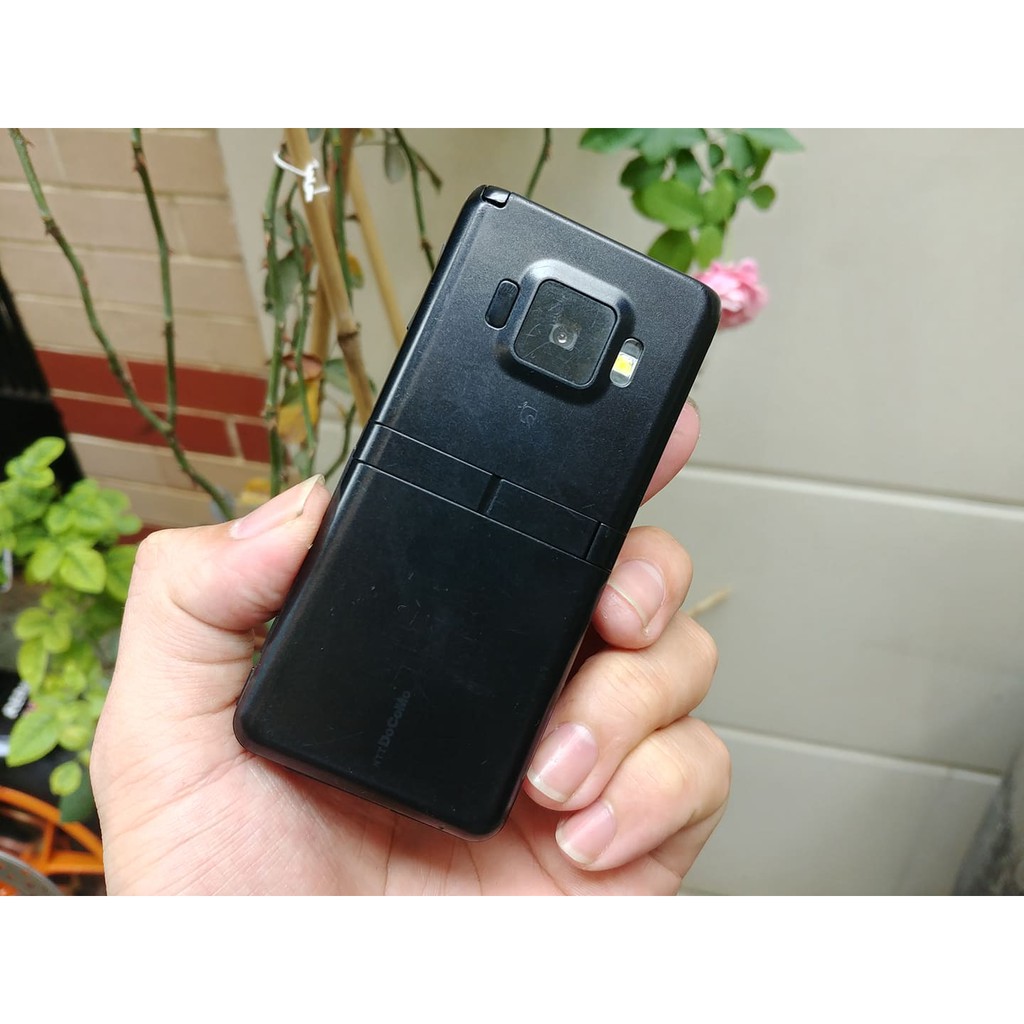 Điện thoại Sony Ericsson SO906i màu đen