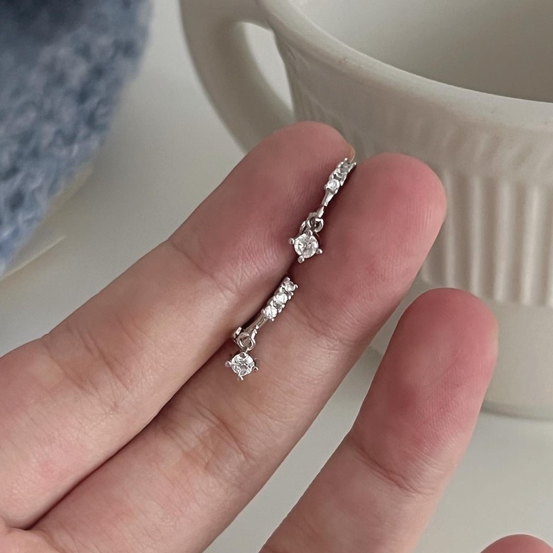 𝐯𝐞𝐥𝐯𝐞𝐭𝐩𝐢𝐧𝐤.𝐚𝐜𝐜🇰🇷 | Khuyên tai tròn gắn đá