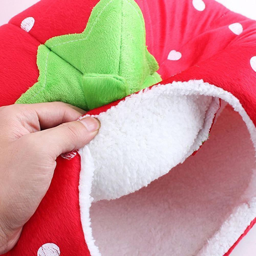 Ổ nằm giữ ấm cho thú cưng họa tiết dâu tây ngộ nghĩnh