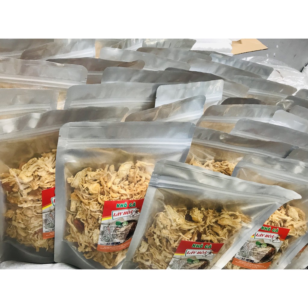 Combo 500gr Khô gà cay Lày Hòa: gồm 1 túi bơ tỏi 250gr và 1 túi lá chanh 250gr