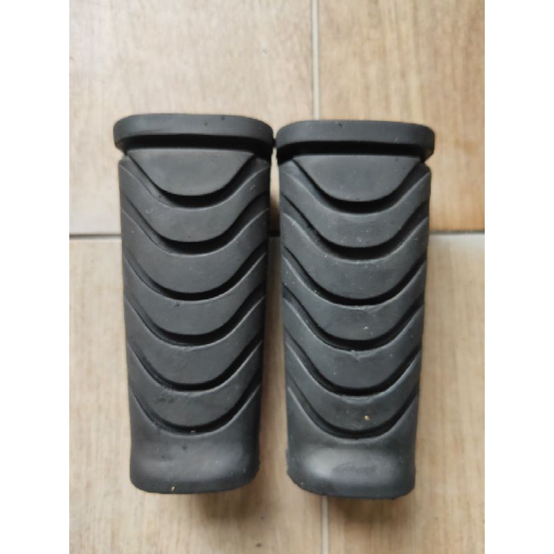 Cao su để chân trước xe dream, cub, wave