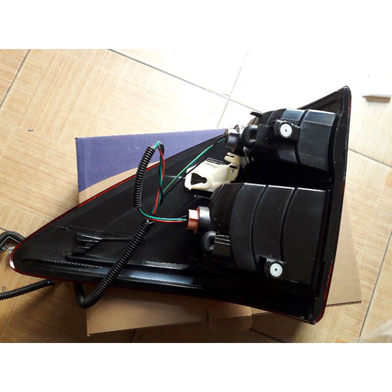 Đèn hậu miếng ngoài Mazda BT50 2014 , 2015 , 2016 , 2017 , 2018