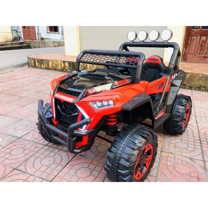 xe oto cho bé 4 động cơ hai chỗ ngồi