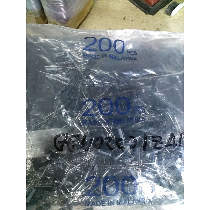 10 tụ 10uf/35v hoặc 22uf/16v Nichicon chính hãng . Mới .