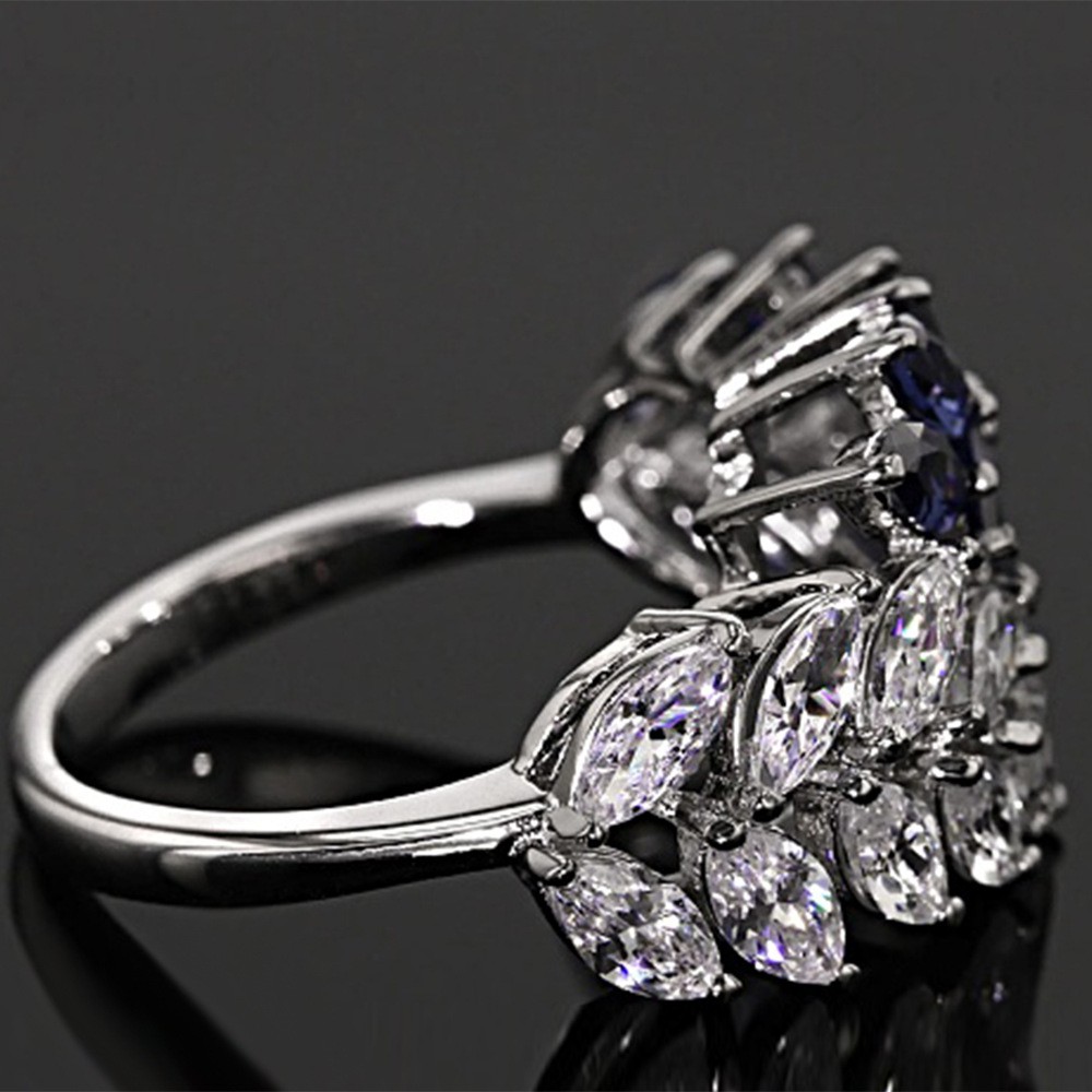 Nhẫn mặt hoa đính đá zircon