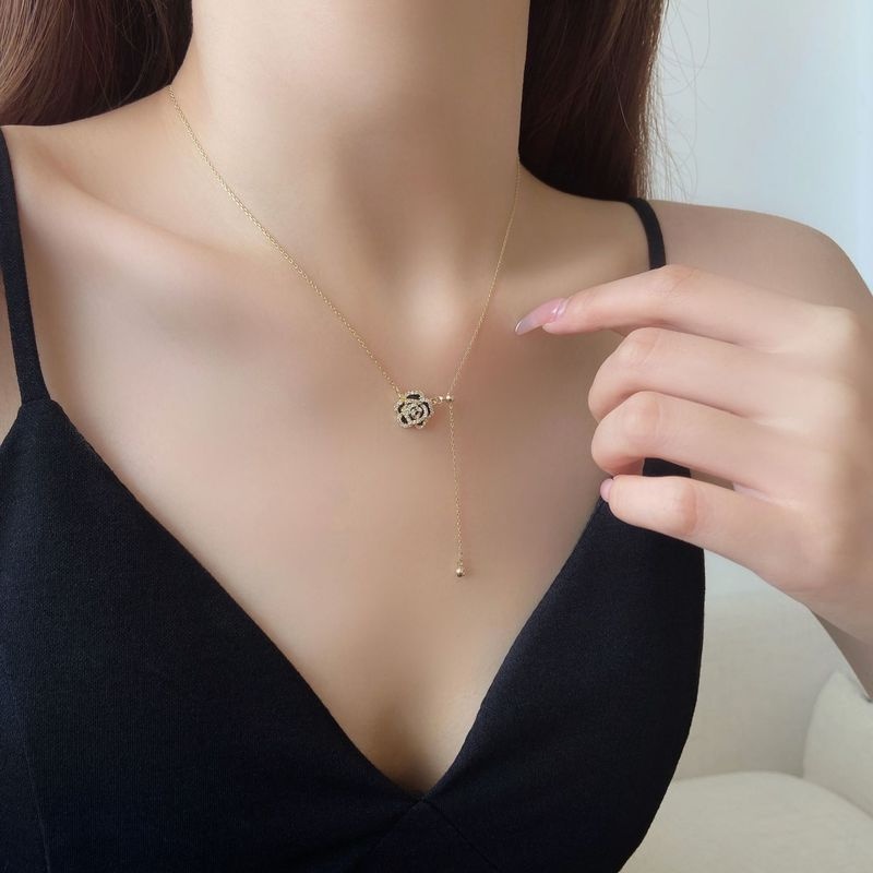 Vòng cổ hình hoa hồng đơn giản sang trọng dành cho nữ