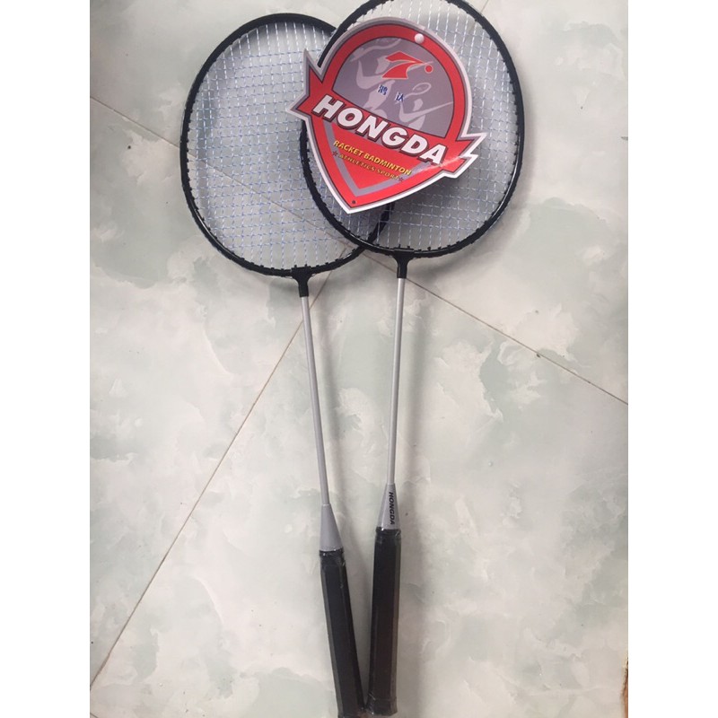 2 chiếc vợt cầu lông