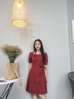 Đầm hồng cổ vuông nút bọc xt