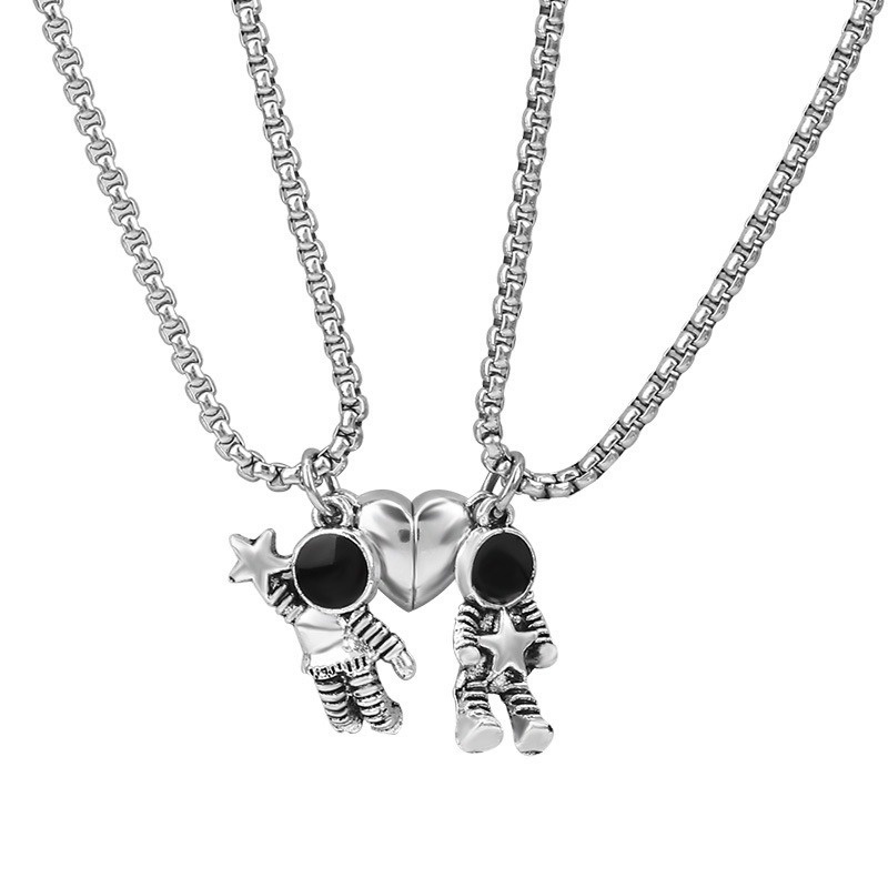 Set 2 Vòng cổ tình bạn mặt hình phi hành gia có nam châm
