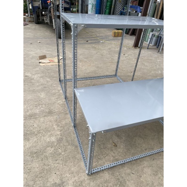 Kệ mâm sắt V lỗ 2 bậc thang (R30cm,Dài 60_80_1m_1.2m) trụ bằng V3x3cm và V4x4cm