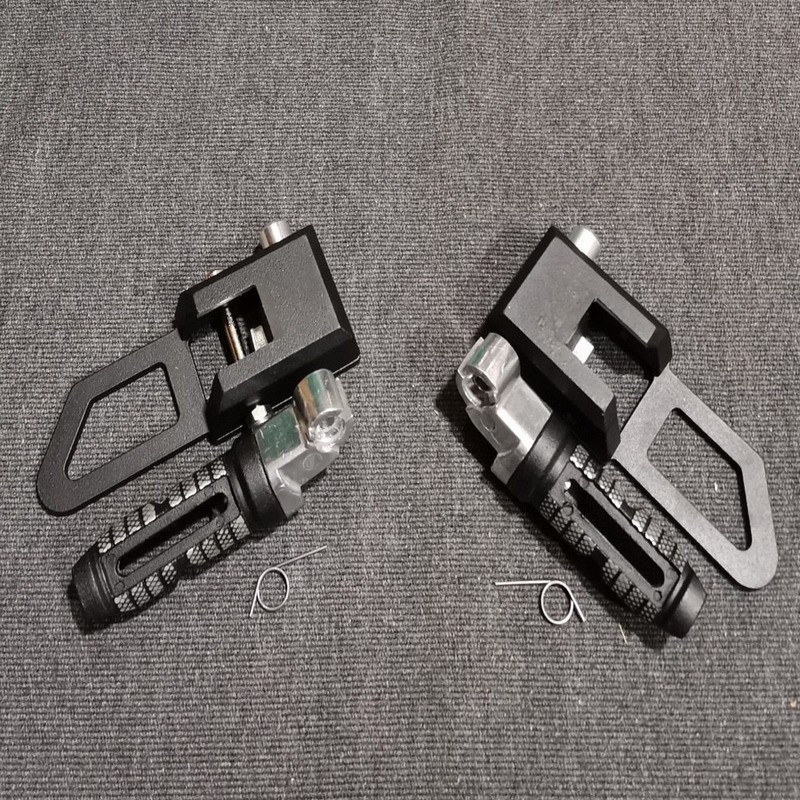 GÁC CHÂN NHÔM BẤM CHO CÁC DÒNG XE VARIO 150,VARIO 125,CLICK,AB 125,VISION CAO CẤP