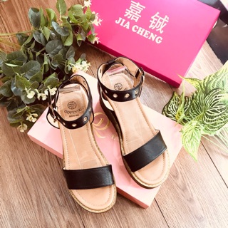 Sandal đế xuồng