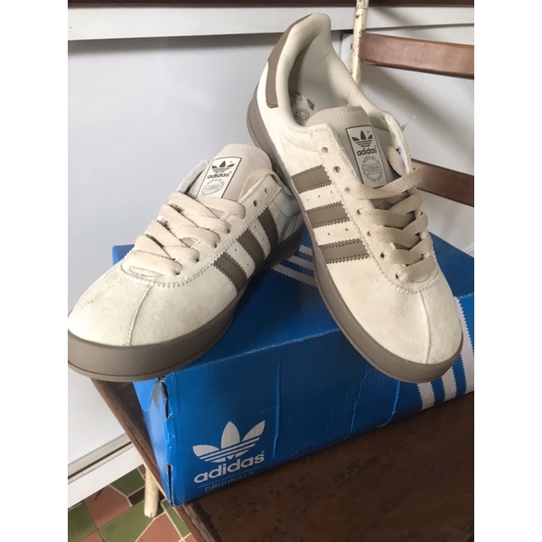 Giày adidas vnxk size 8,5us dòng original fullbox thanh lý