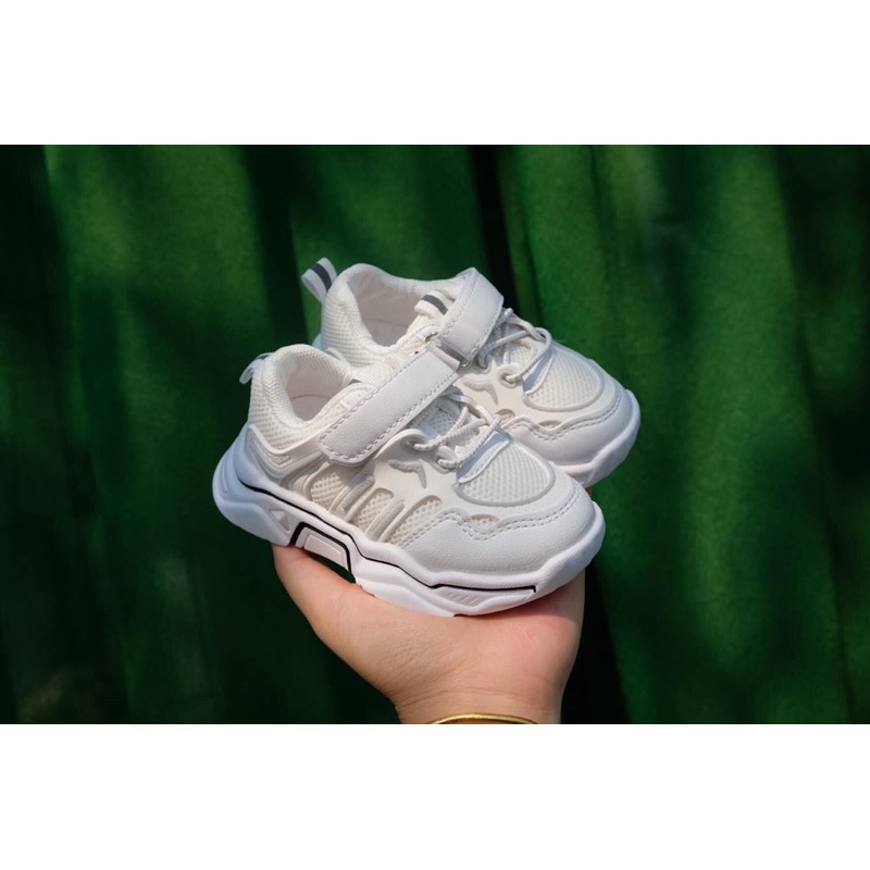 Giầy sneaker cho bé