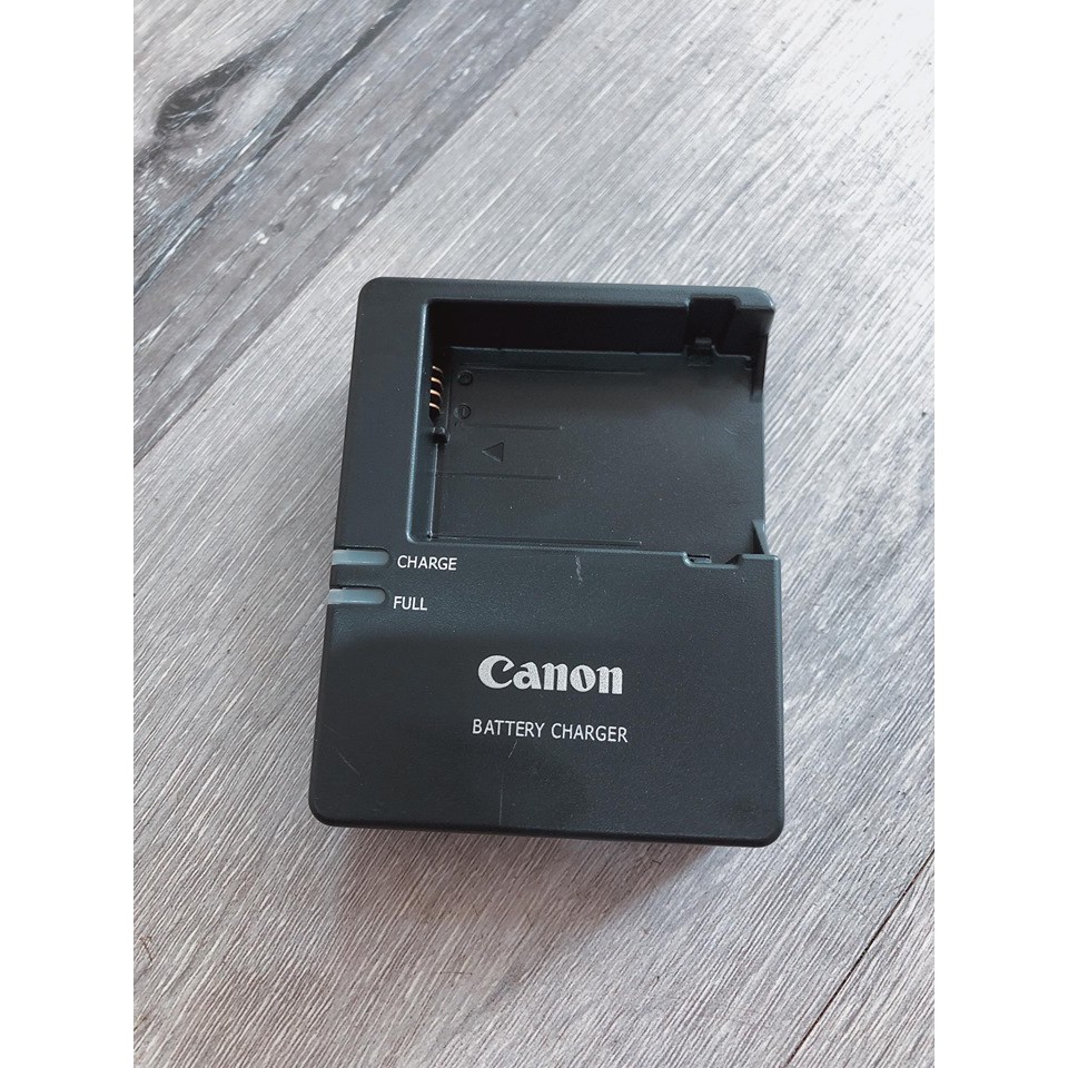 Sạc pin Canon LP E8