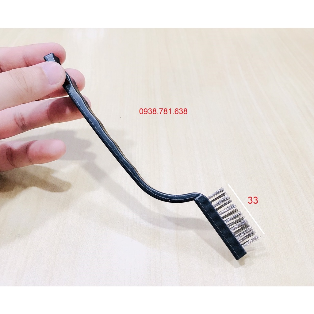 Bàn Chải Cán Nhựa Cong Nhỏ Inox