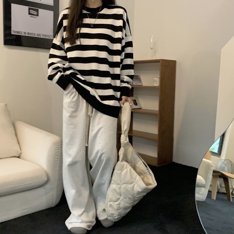 Áo nỉ tay dài dáng rộng kẻ sọc trắng đen thời trang mùa thu Hàn Quốc 2021